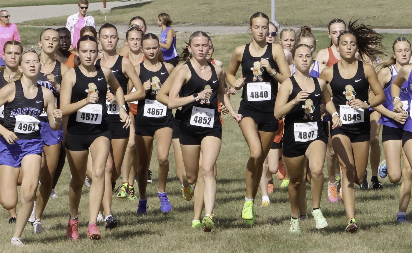 Moorhead runners in the pack during the girls race