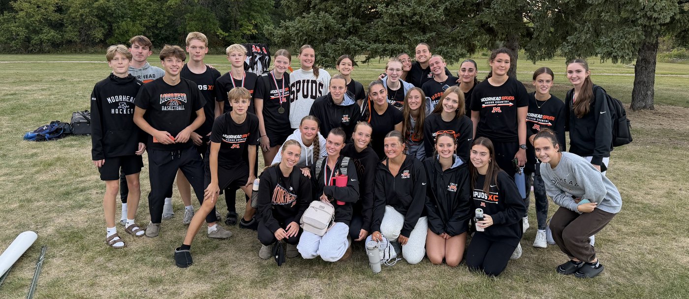 Moorhead Spuds cross country athletes together on the course after the 8AAA Preview